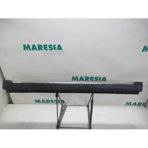 Citroen - C-Crosser - Side skirt, left