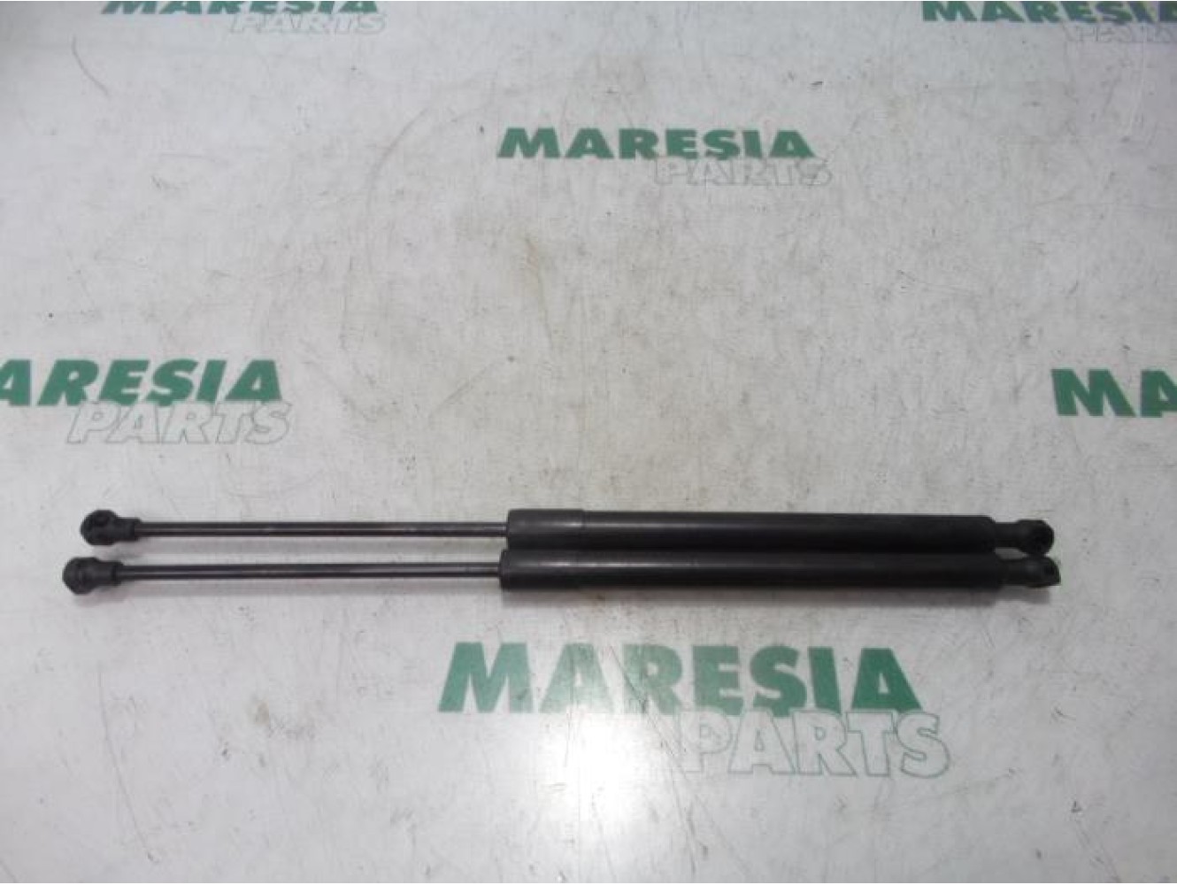Peugeot - 208 - Set of tailgate gas struts