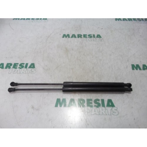 Peugeot - 208 - Set of tailgate gas struts