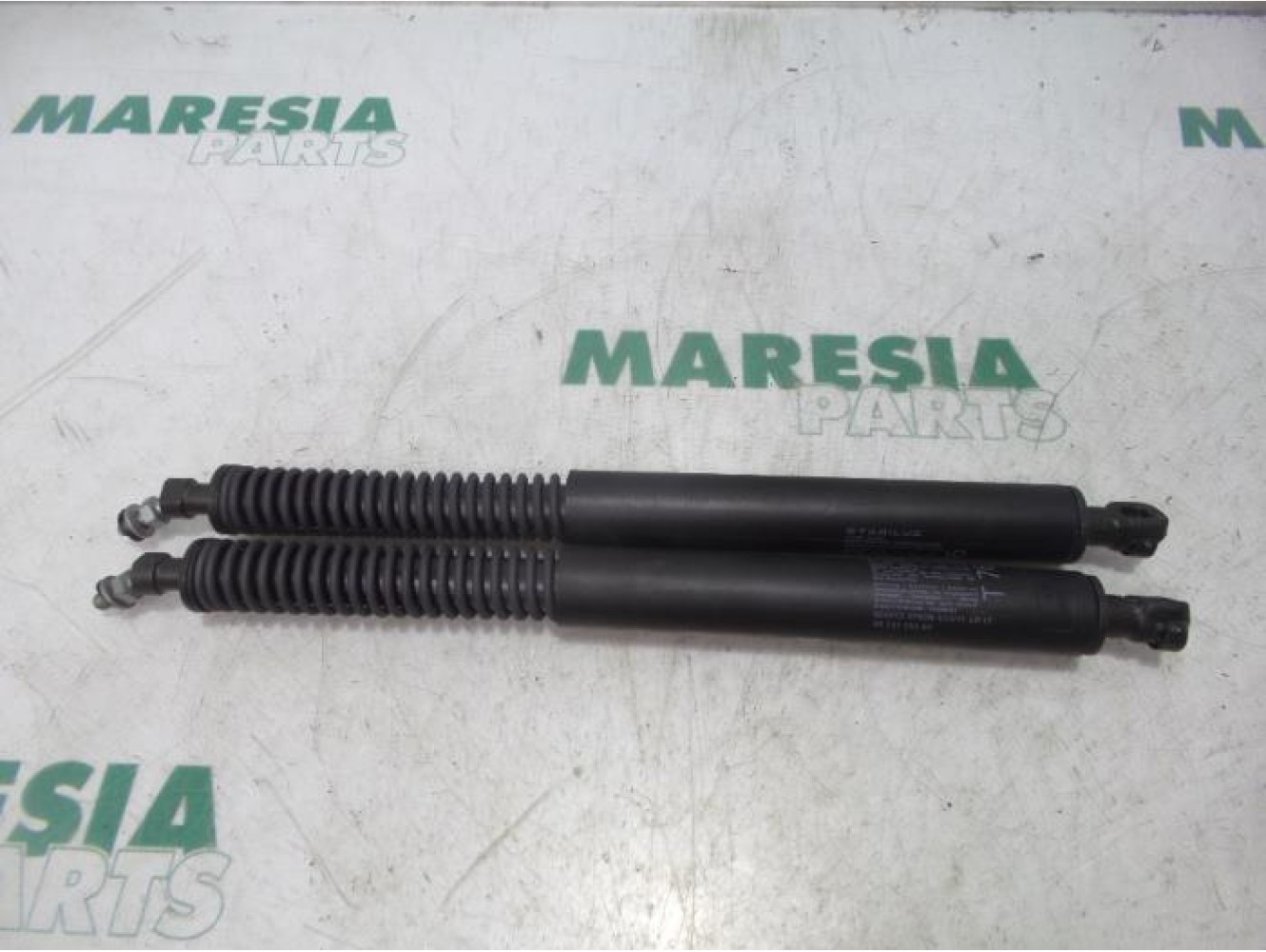 Peugeot - 308 - Set of tailgate gas struts