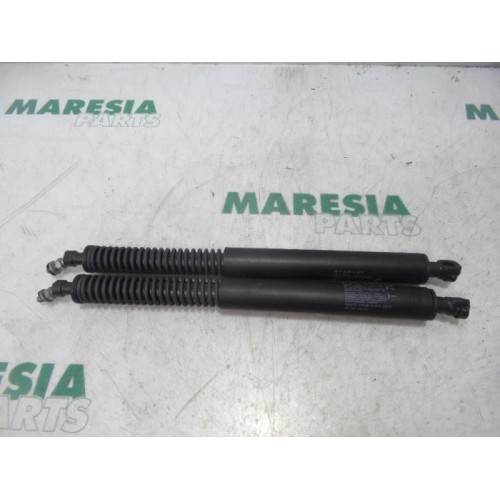 Peugeot - 308 - Set of tailgate gas struts