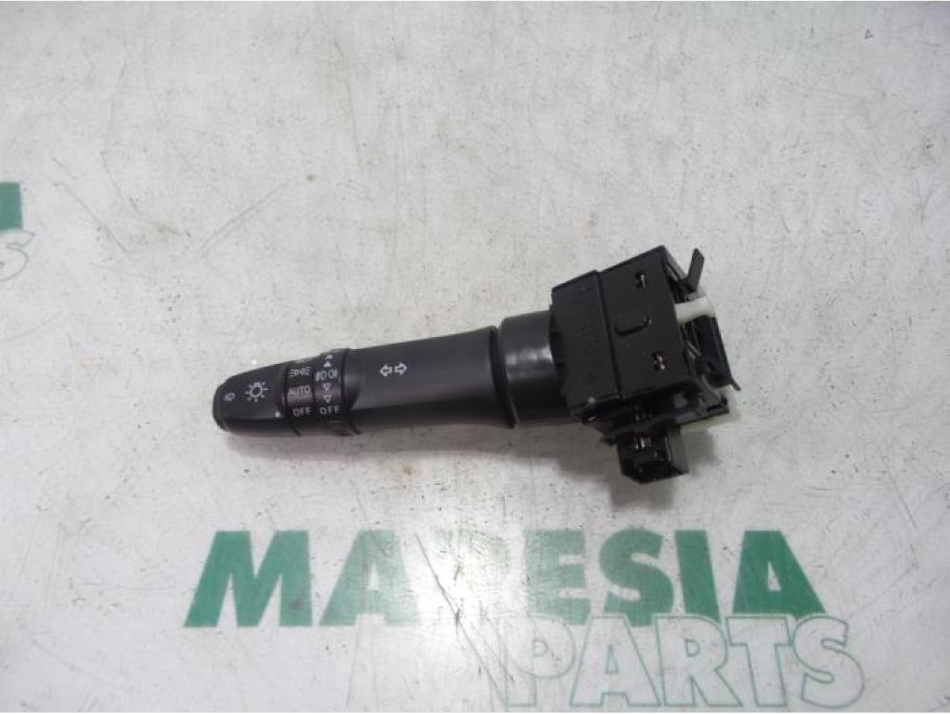 Citroen - C-Crosser - Indicator switch