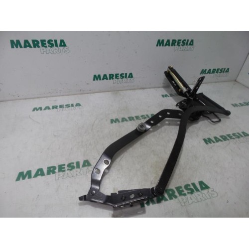 Peugeot - 206 - Convertible top hinge