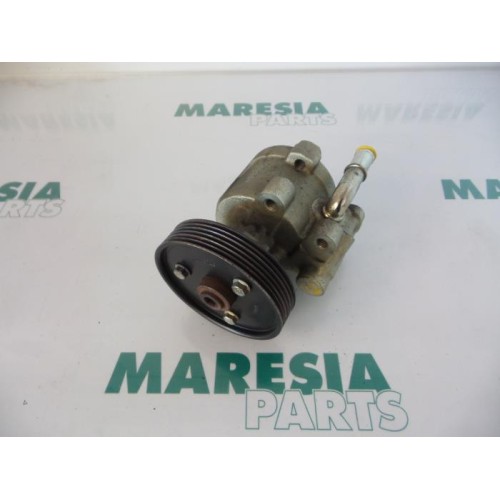 Renault - Megane Scenic - Power steering pump