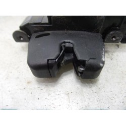 Peugeot - 207 - Tailgate lock mechanism