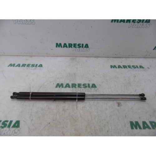 Peugeot - 207 - Set of tailgate gas struts
