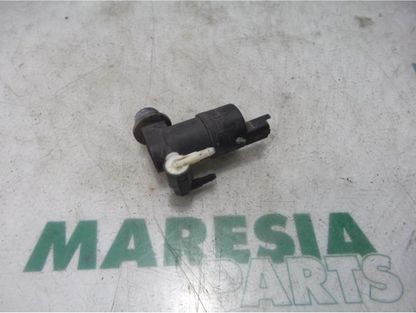 Citroen - DS3 - Windscreen washer pump