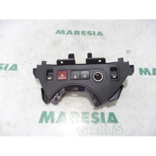 Citroen - Berlingo - Multi-functional window switch