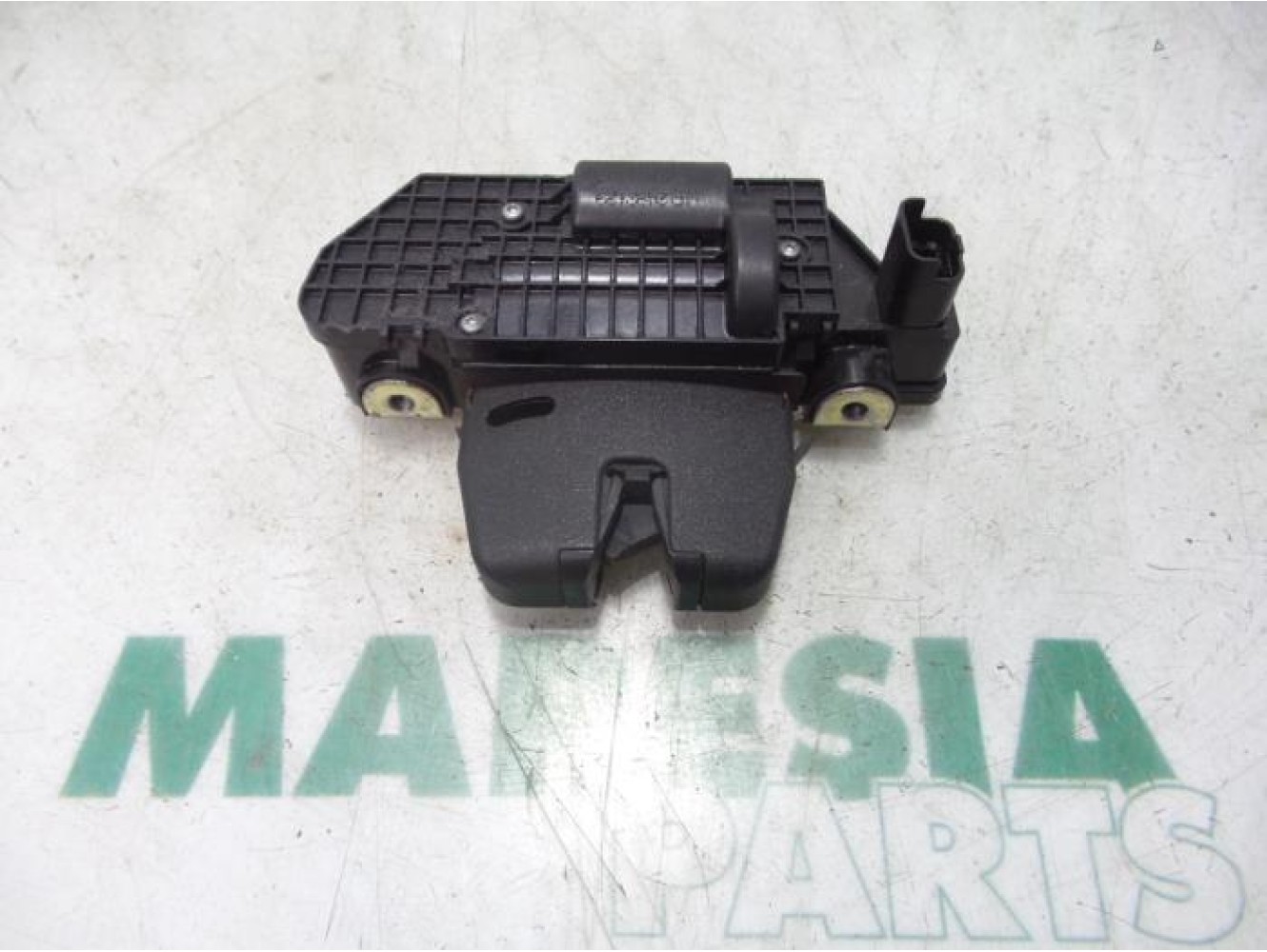 Citroen - DS3 - Tailgate lock mechanism