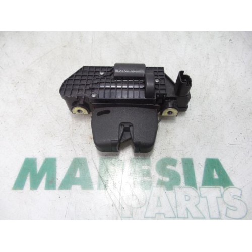 Citroen - DS3 - Tailgate lock mechanism