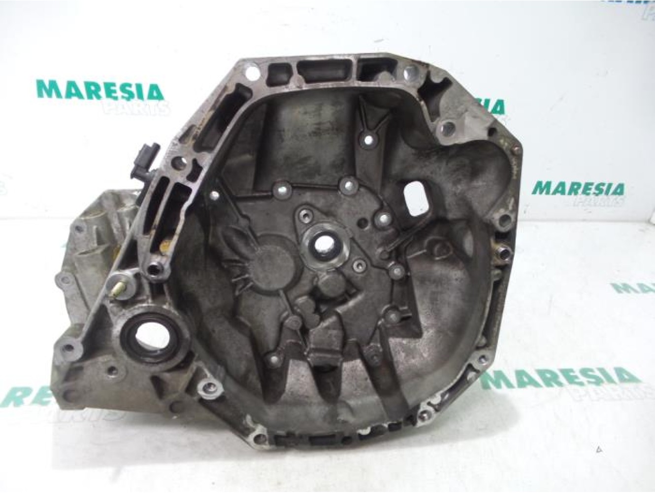 Renault - Clio - Gearbox casing