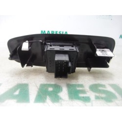 Peugeot - 208 - Multi-functional window switch