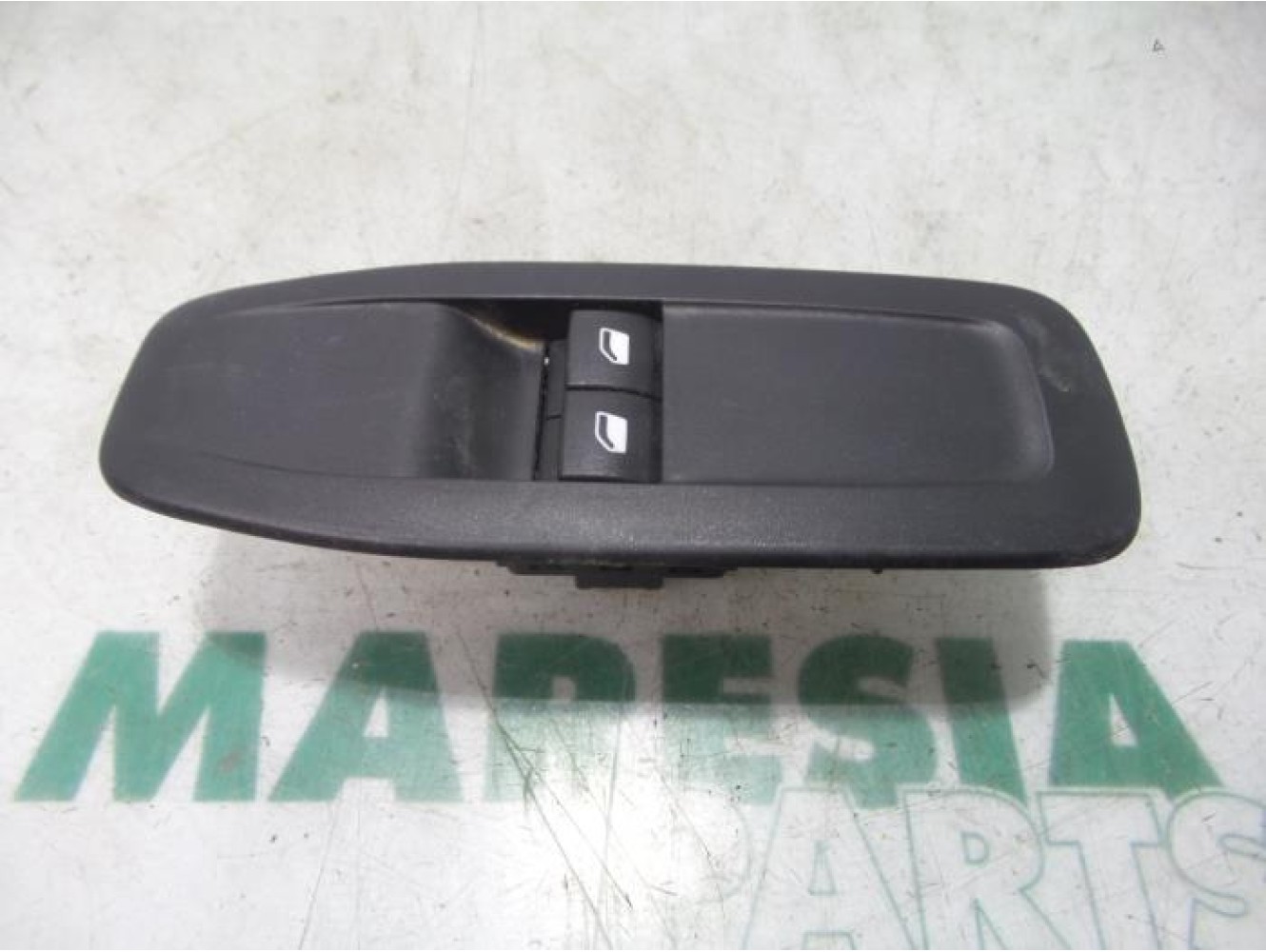 Peugeot - 208 - Multi-functional window switch