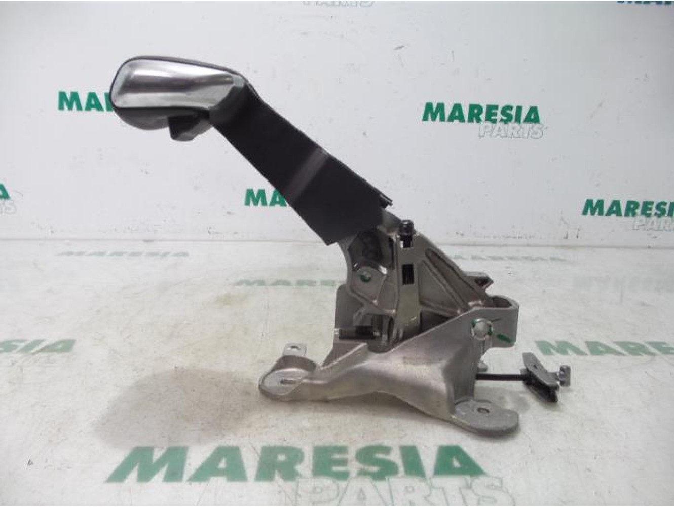 Peugeot - 2008 - Parking brake lever