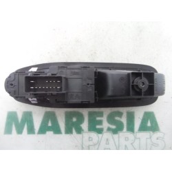 Peugeot - 208 - Multi-functional window switch