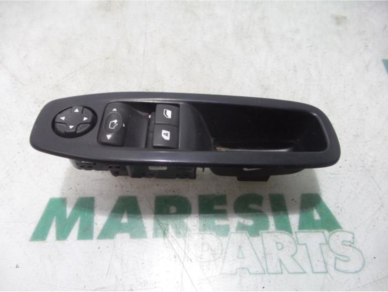 Peugeot - 208 - Multi-functional window switch