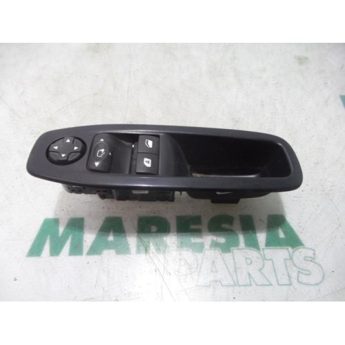 Peugeot - 208 - Multi-functional window switch
