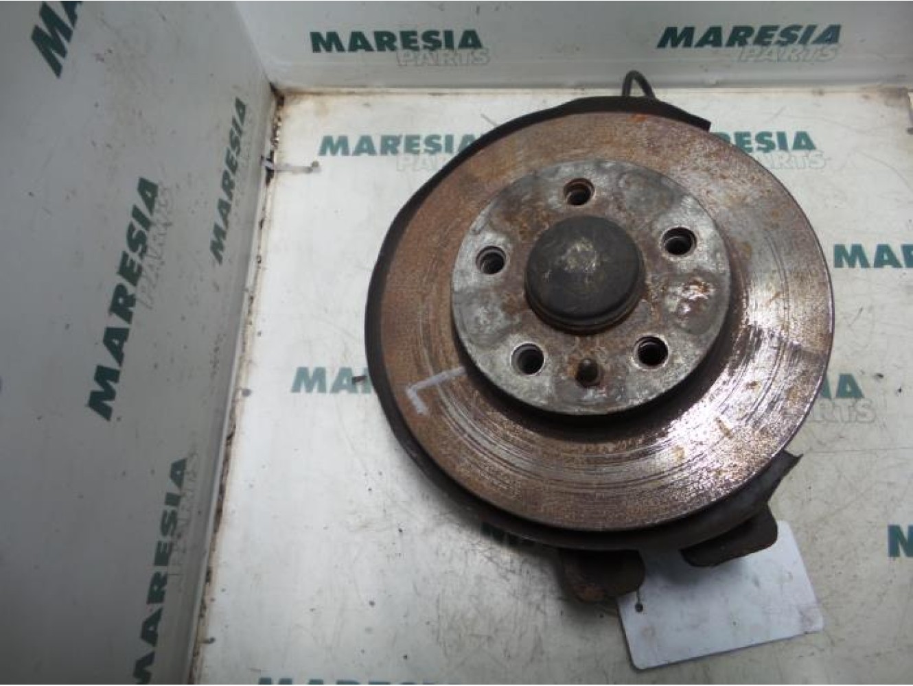 Alfa Romeo - Spider - Fusee links-achter