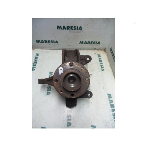 Renault - Megane - Knuckle, front right