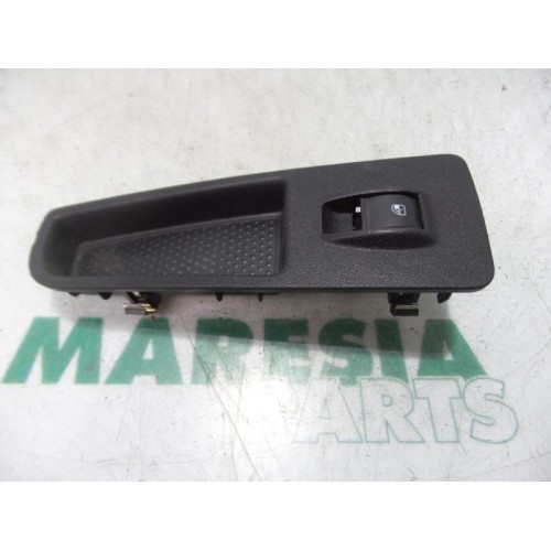 Fiat - Punto - Multi-functional window switch