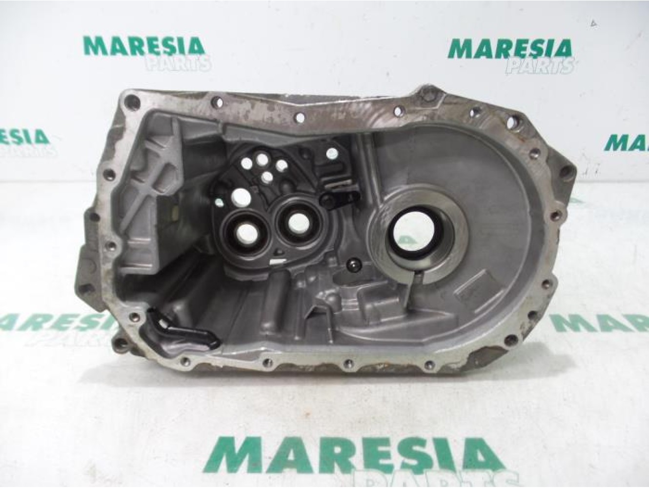 Renault - Clio - Gearbox casing