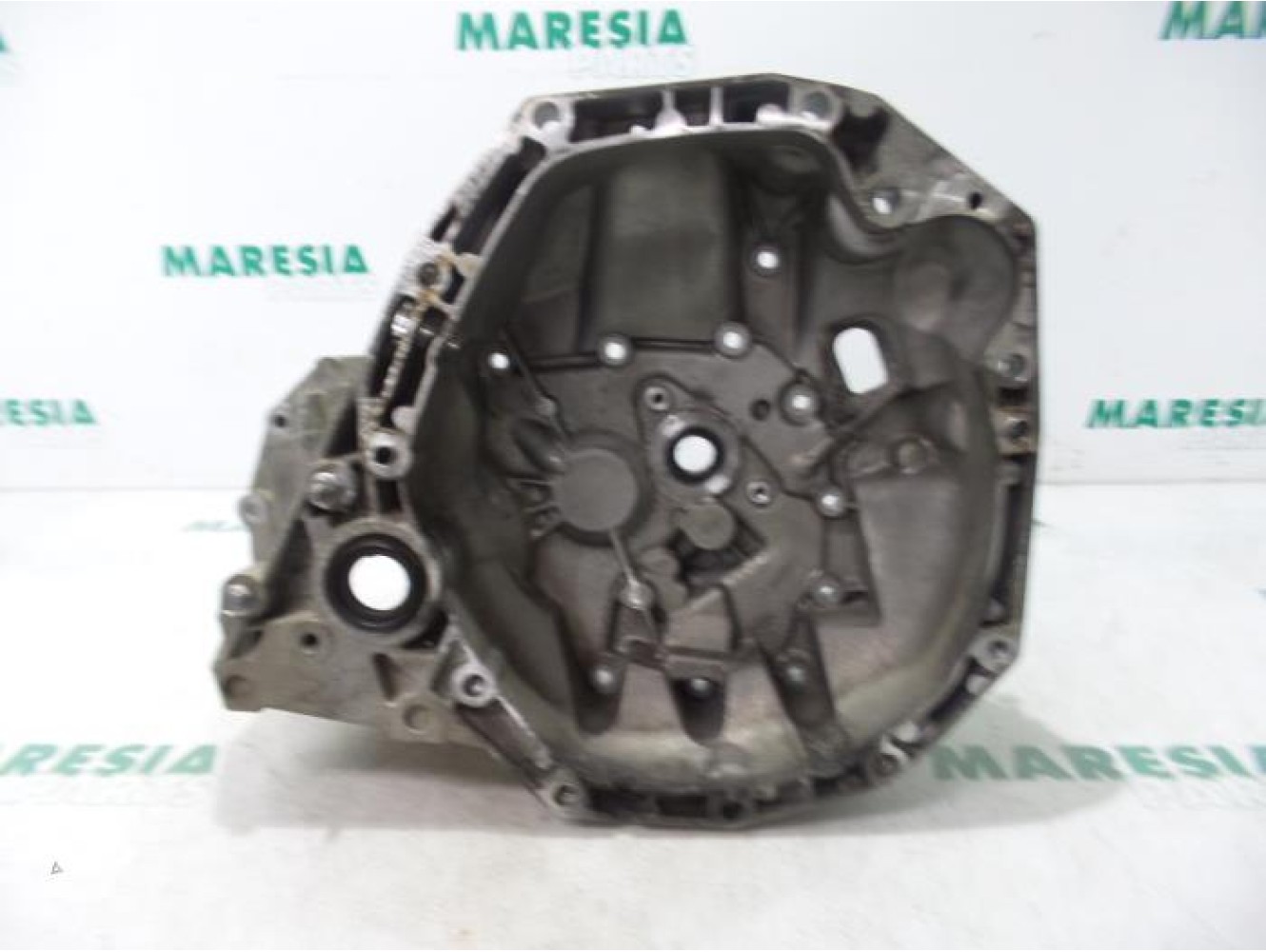 Renault - Clio - Gearbox casing