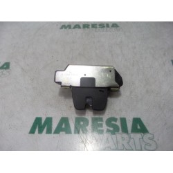 Peugeot - 208 - Tailgate lock mechanism