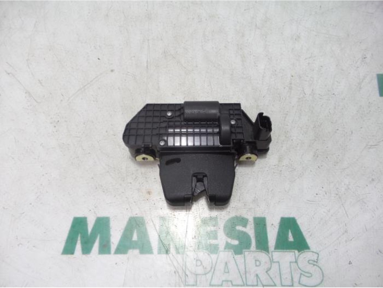 Peugeot - 208 - Tailgate lock mechanism