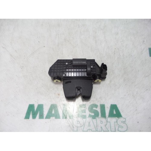 Peugeot - 208 - Tailgate lock mechanism