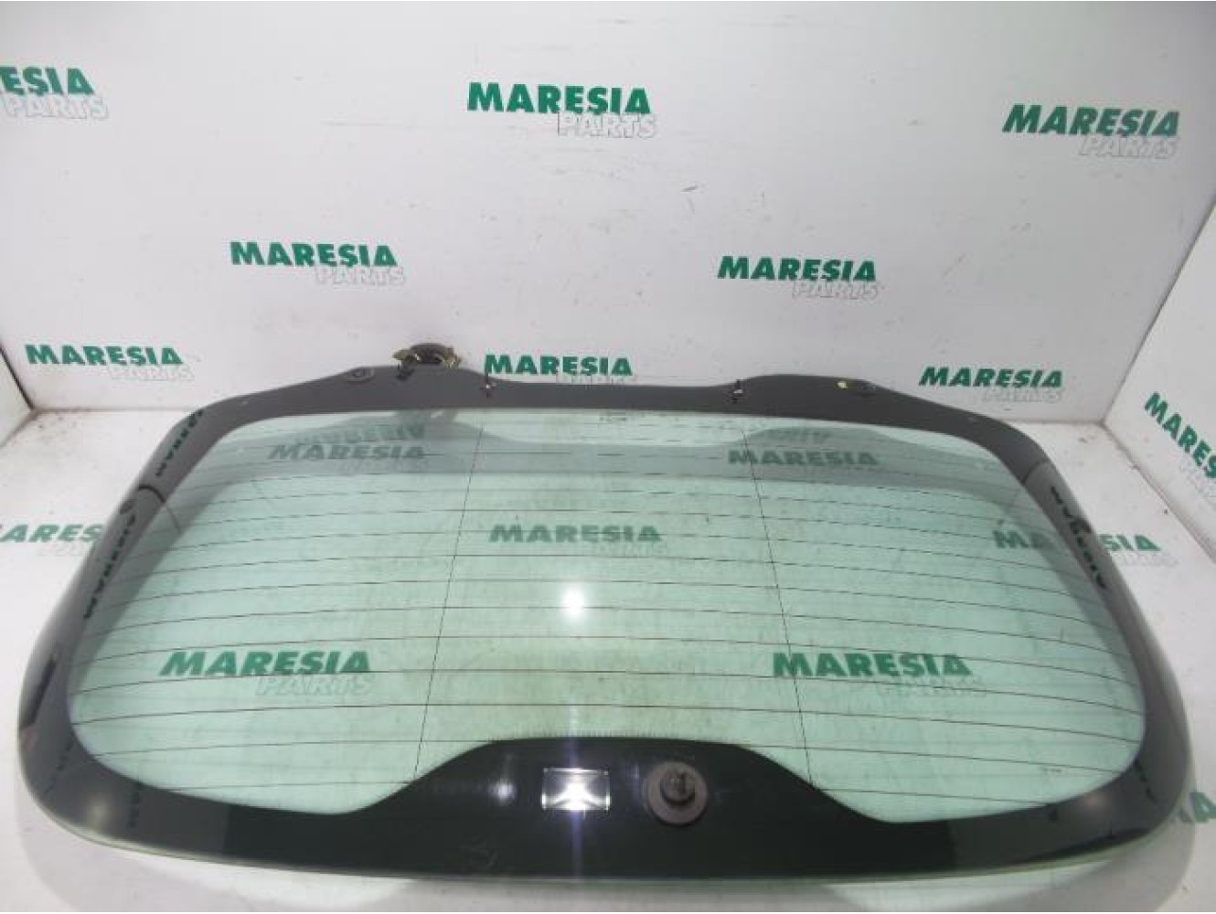 Renault - Laguna - Rear window