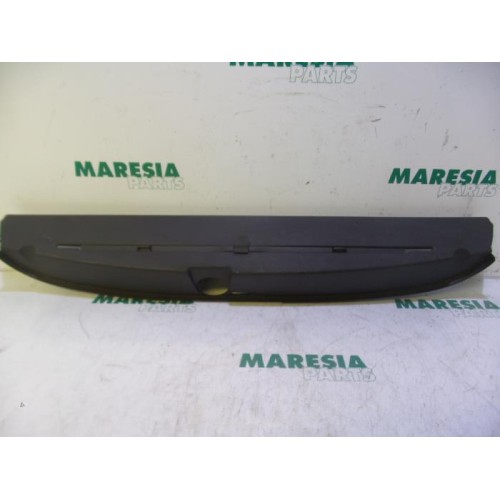 Citroen - C4 Picasso - Rear blind