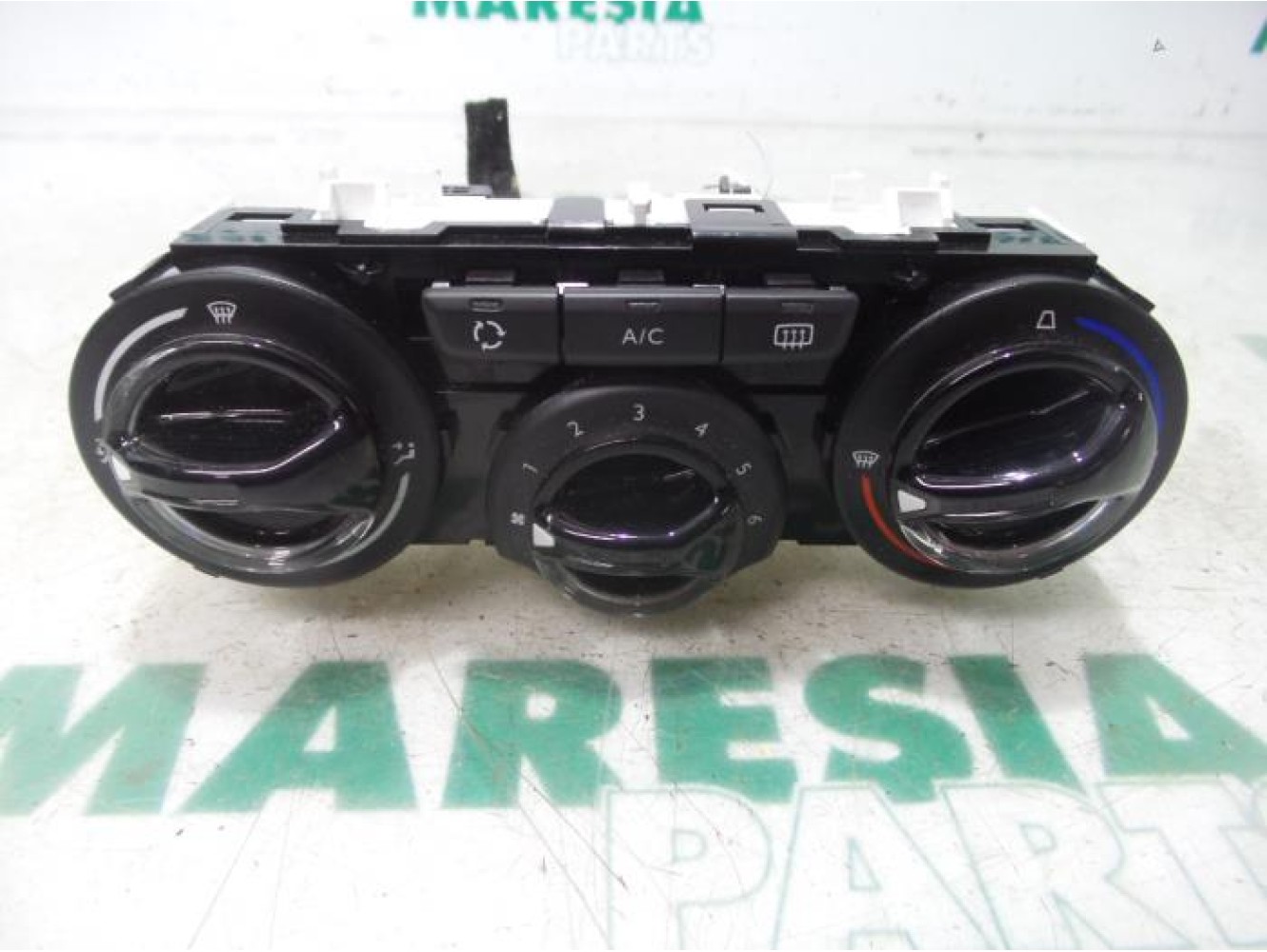 Peugeot - 2008 - Heater control panel