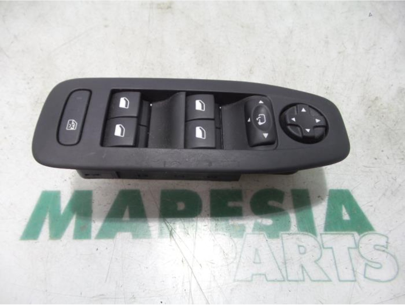 Peugeot - 2008 - Multi-functional window switch