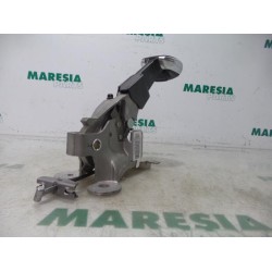 Peugeot - 2008 - Parking brake lever