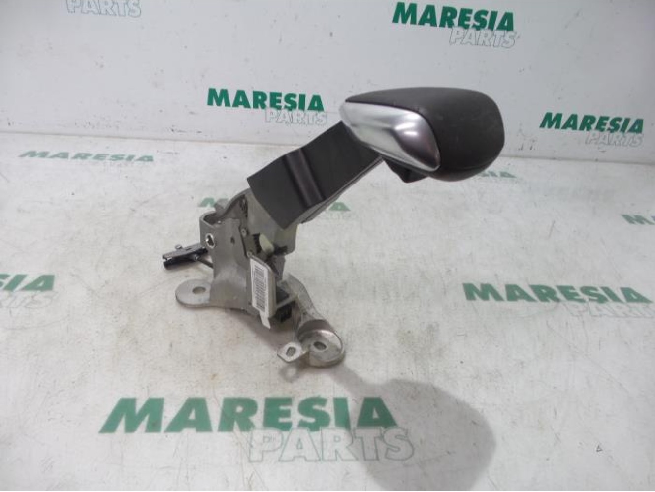 Peugeot - 2008 - Parking brake lever