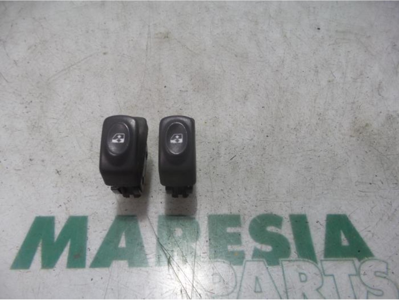 Renault - Megane Scenic - Multi-functional window switch