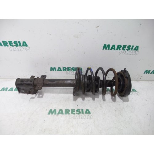 Renault - Megane Scenic - Front shock absorber rod, right
