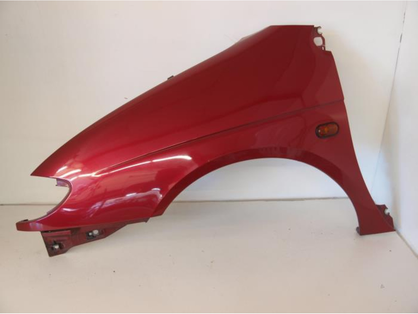 Renault - Megane Scenic - Front wing, left