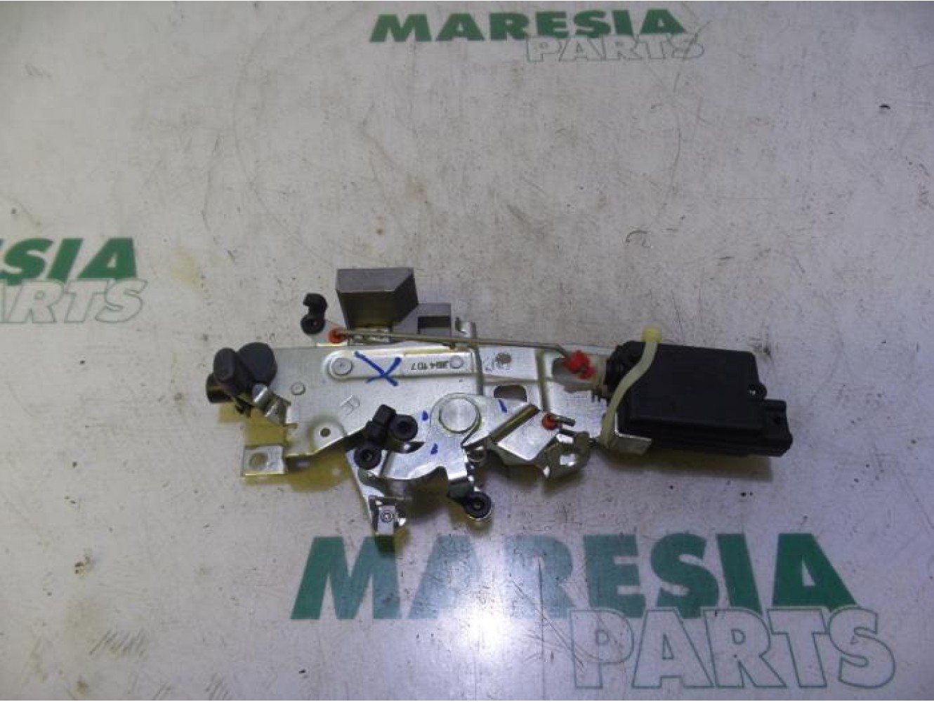 Peugeot - Partner - Sliding door lock mechanism, right