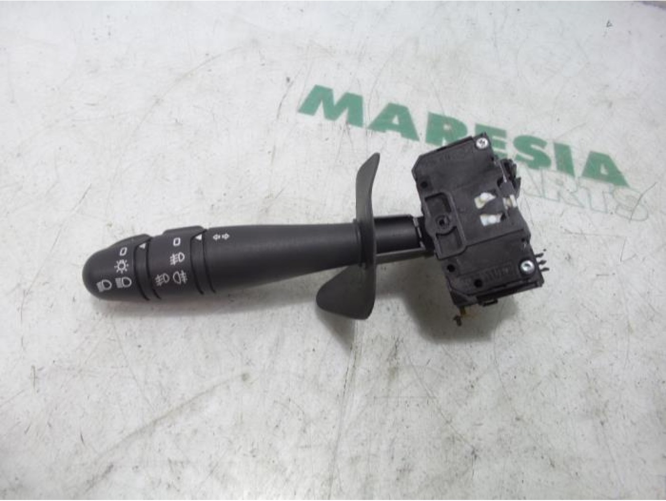 Renault - Clio - Indicator switch