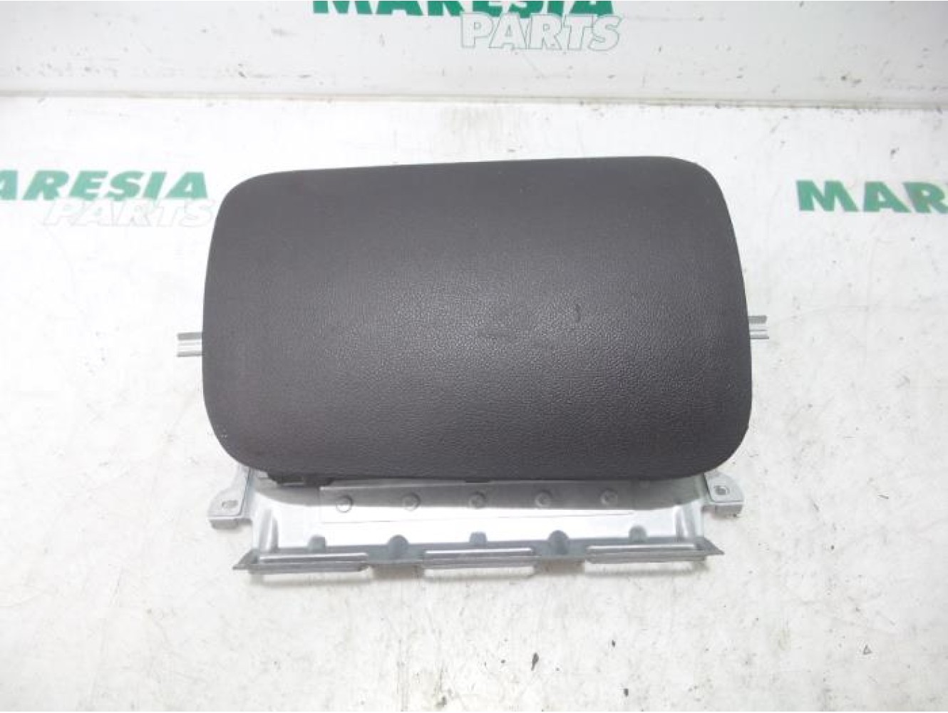 Renault - Clio - Right airbag (dashboard)