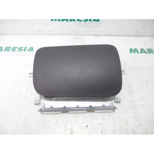 Renault - Clio - Right airbag (dashboard)