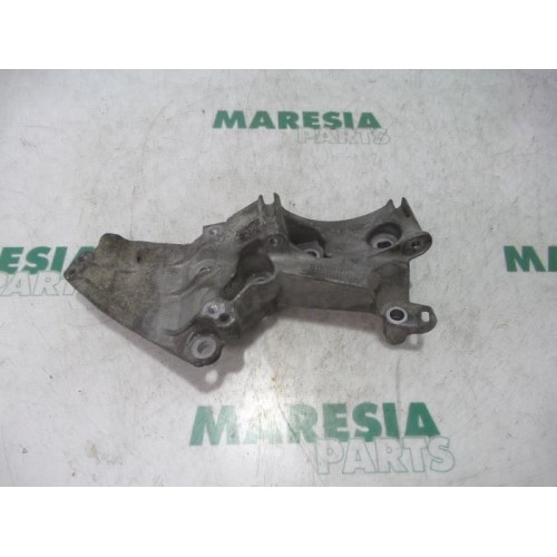 Renault - Megane - Support (miscellaneous)