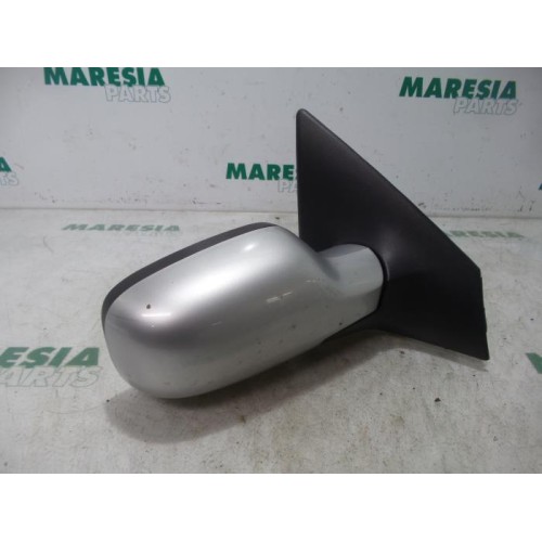 Renault - Megane - Wing mirror, right
