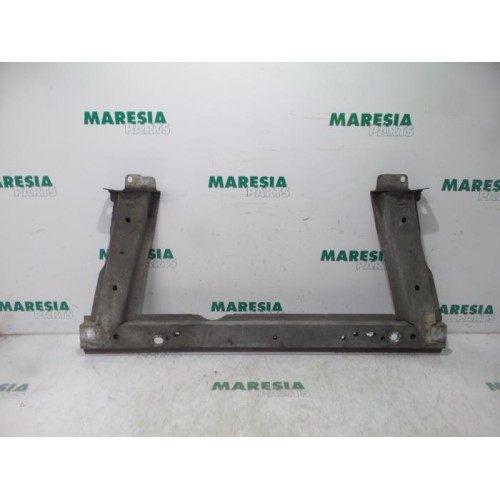 Renault - Megane - Radiator bar