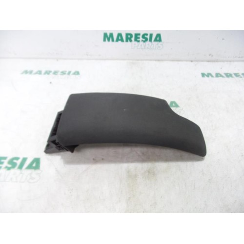 Renault - Megane - Armrest