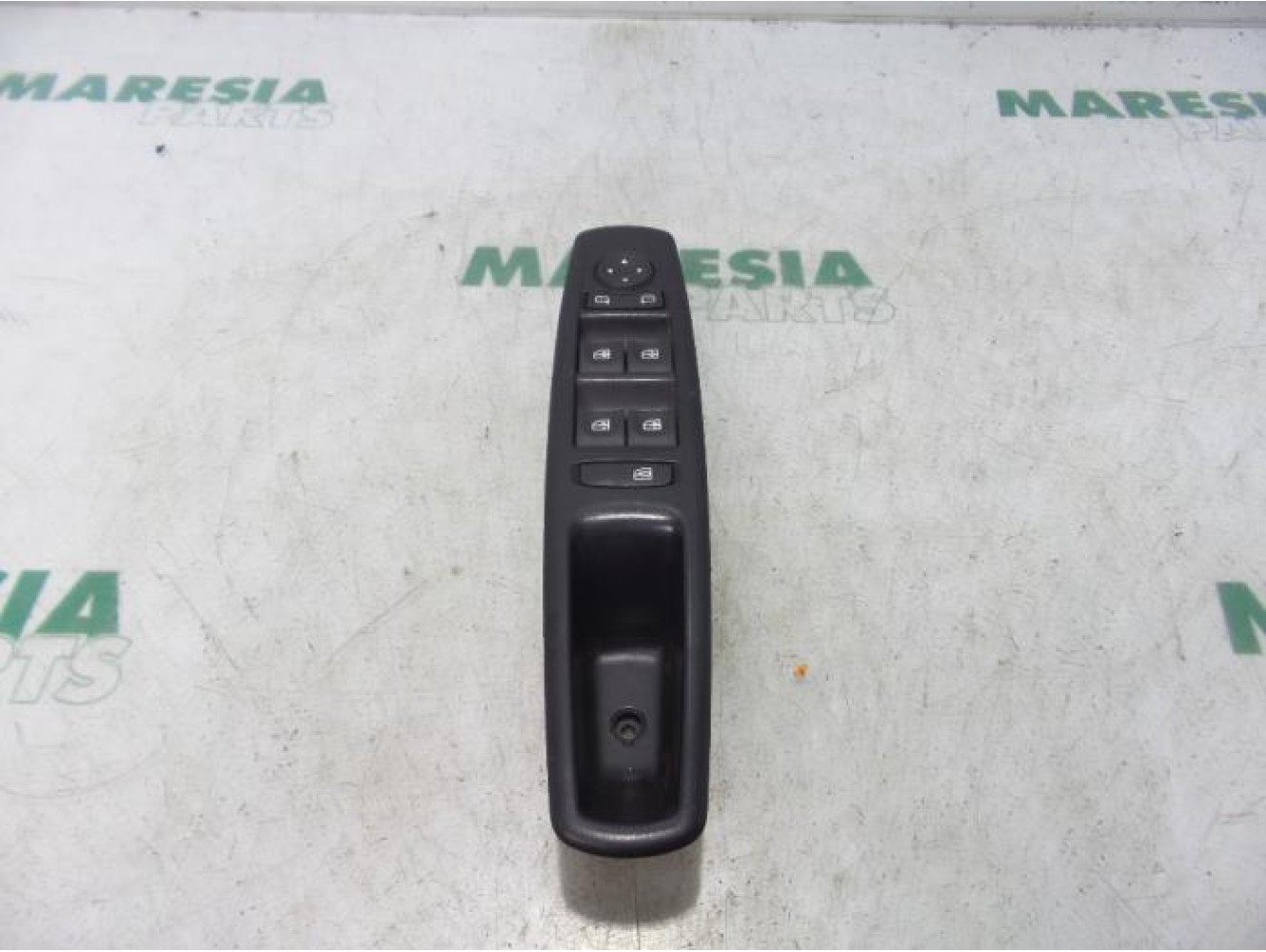 Renault - Megane - Multi-functional window switch