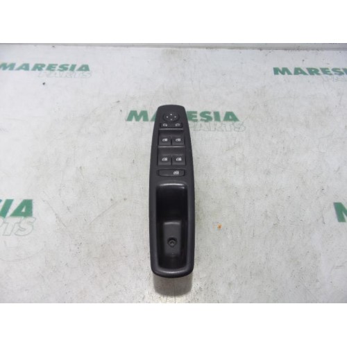Renault - Megane - Multi-functional window switch