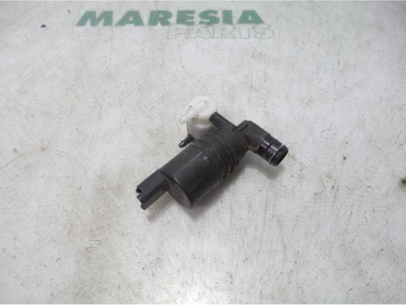 Peugeot - 3008 - Scheibensprüherpumpe vorne
