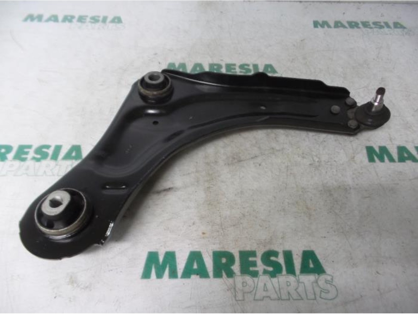 Renault - Megane - Front lower wishbone, right